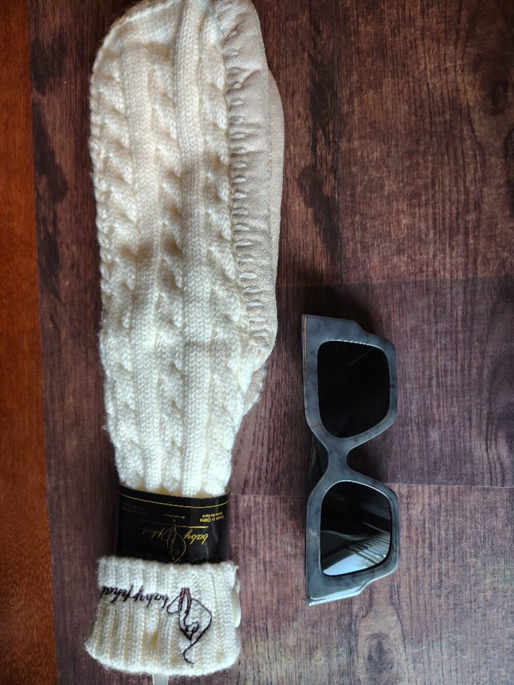 Baby Phat Gloves/Grey Fun Sunglasses Set